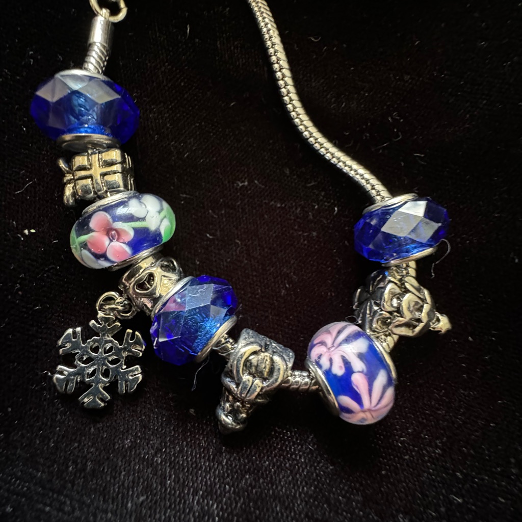 Lenox Blue Bracelet Pandora Like Never Worn 60$